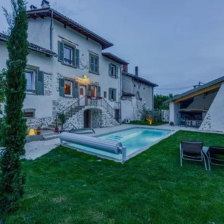 T2 De Charme, Jacuzzi, Piscine Chauffee Et Clim Apartment